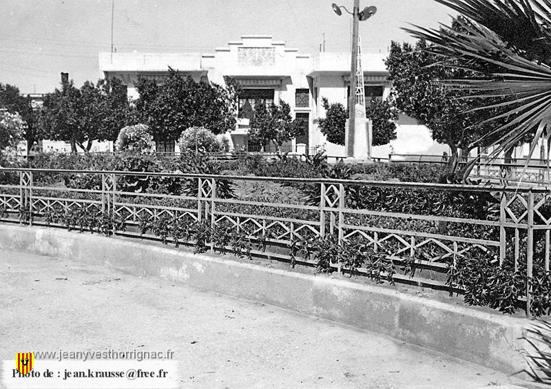 01 1938 Ain El Arba Jardin copie.jpg - Le jardin - 1938. (photo Jean Krausse)